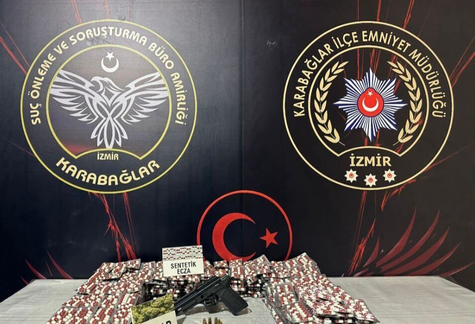 İzmir’in Karabağlar ilçesinde uyuşturucu ticareti yaptıkları tespit edilen şahıslara yönelik