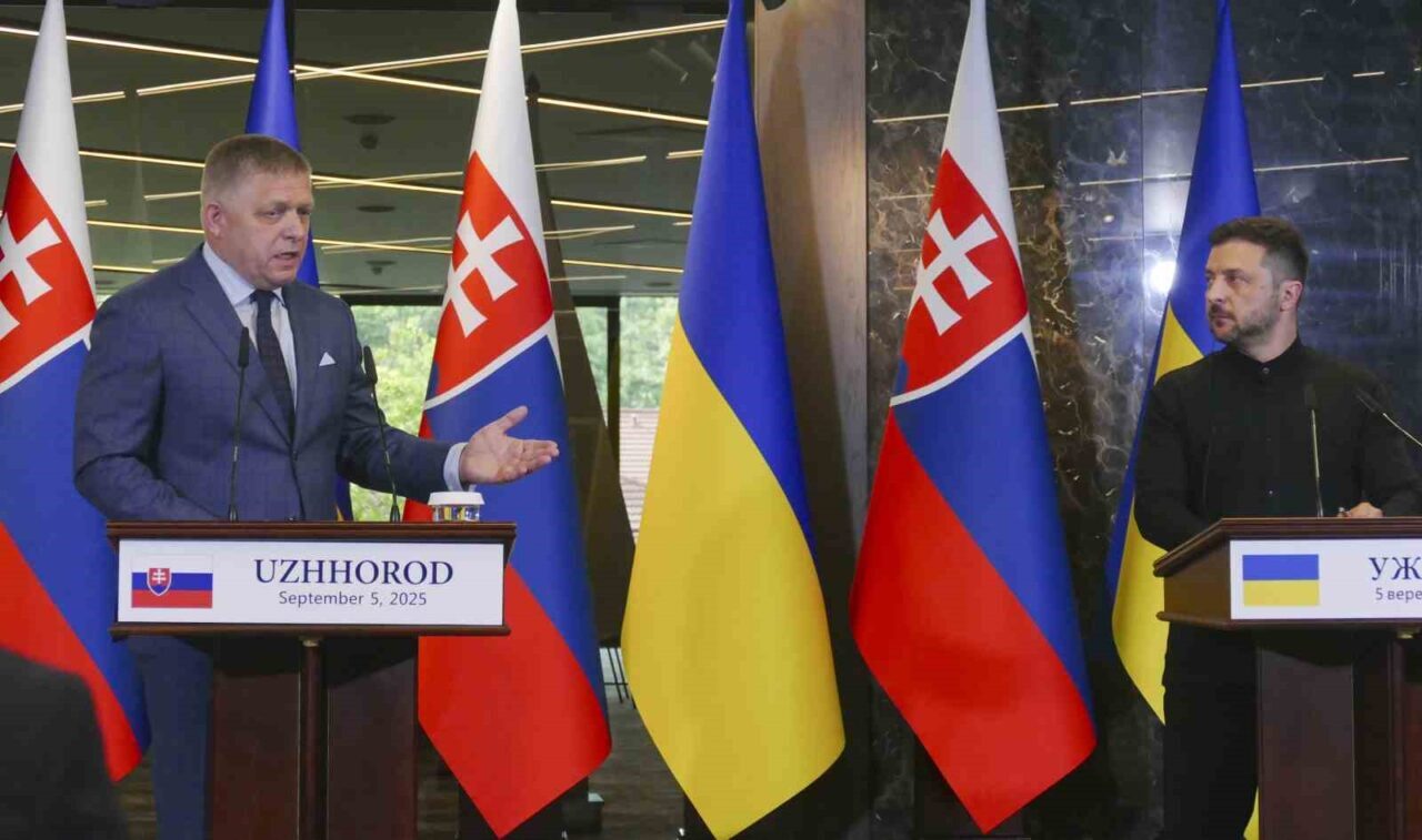 Ukrayna Devlet Başkanı Vladimir Zelenskiy, Slovakya Başbakanı Robert Fico ile
