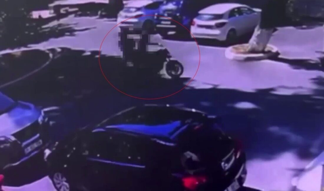 Zeytinburnu’ndaki Özel Balıklı Rum Hastanesi Vakfı yönetim binası bahçesinde motosikletli