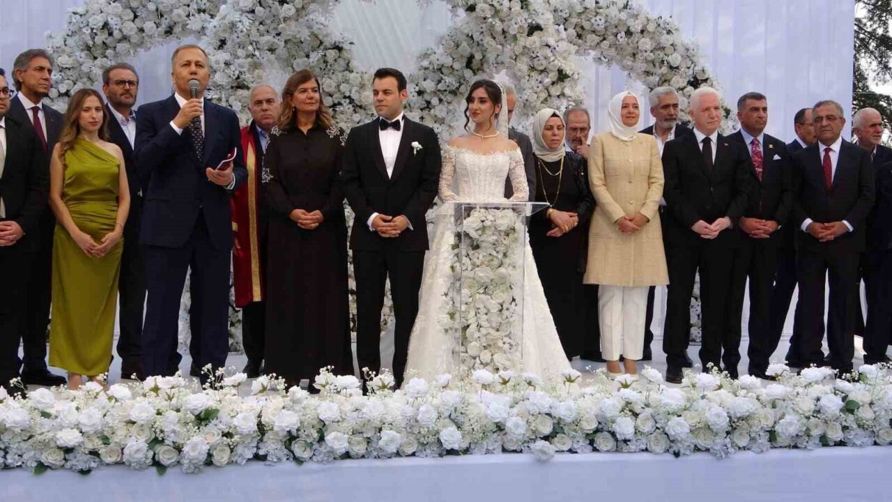 Diyarbakır Valisi ve Trabzon Büyükşehir Belediyesi’nin eski Başkanı Murat Zorluoğlu