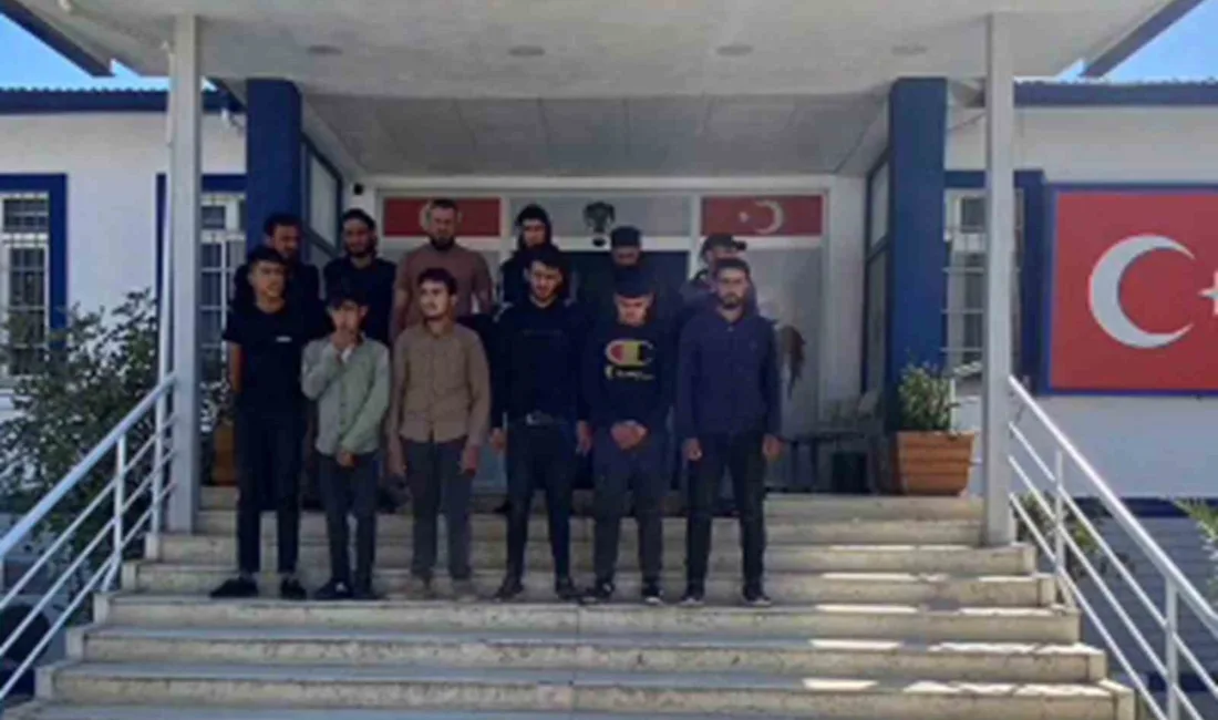 Hatay’da 12 yabancı uyruklu şahsı 27 bin TL karşılığında aracında