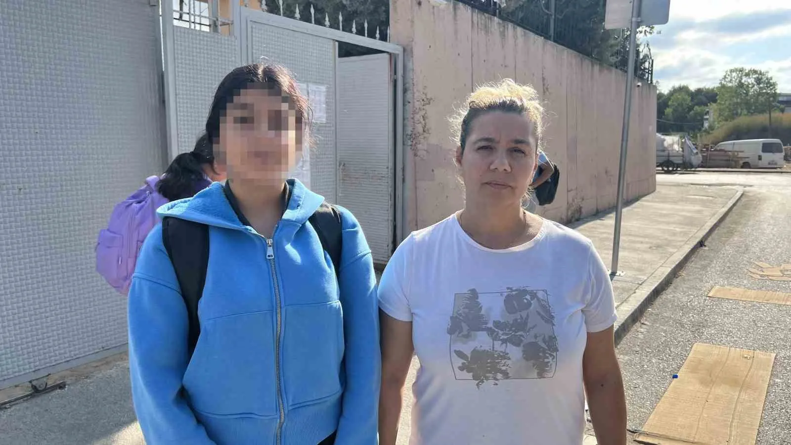 Sakarya’nın Karasu ilçesinde okul çıkışı 3’ü kız 4 kişi tarafından