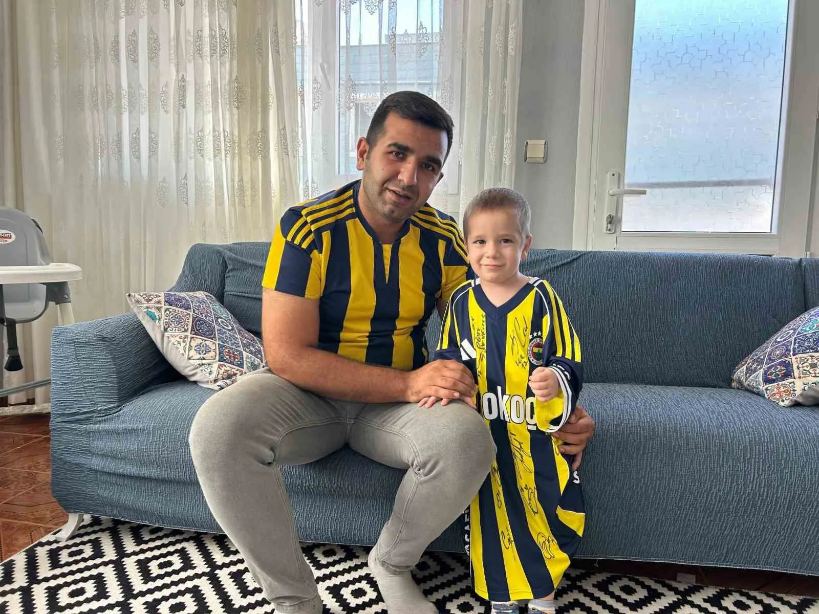 Hatay’da kanseri yenen 3 buçuk yaşındaki Tamer Talha Oğuz’a Fenerbahçeli
