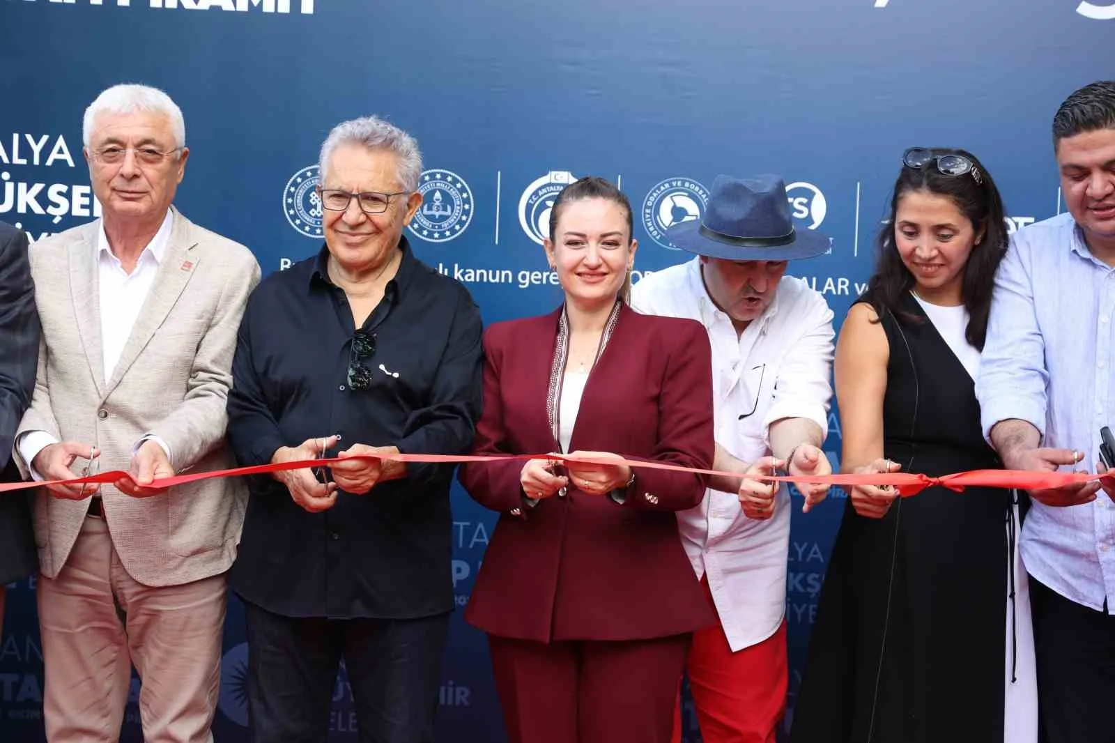 Antalya Büyükşehir Belediyesi tarafından bu yıl “Kitapla umuda, adalete, özgürlüğe”