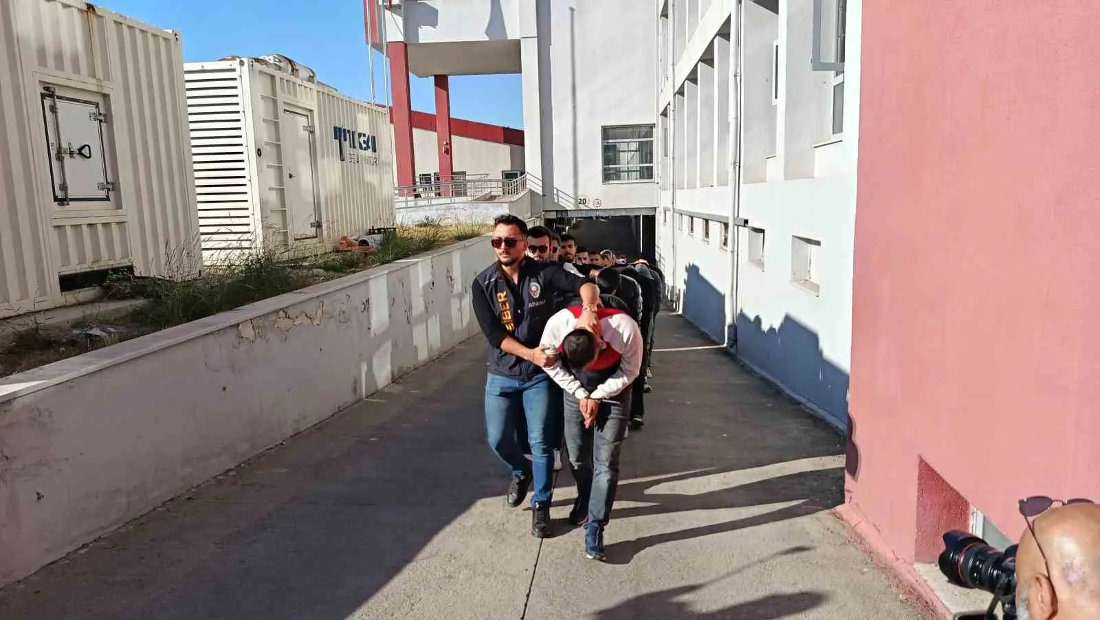 Adana merkezli 3 ilde 150 milyon liralık yasadışı bahsi yöneten