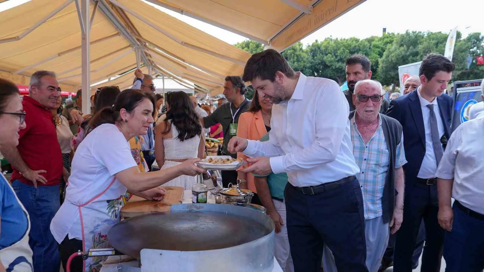 Uluslararası Tarsus Sarıulak Zeytin Festivali, yöresel tatlardan konserlere uzanan zengin