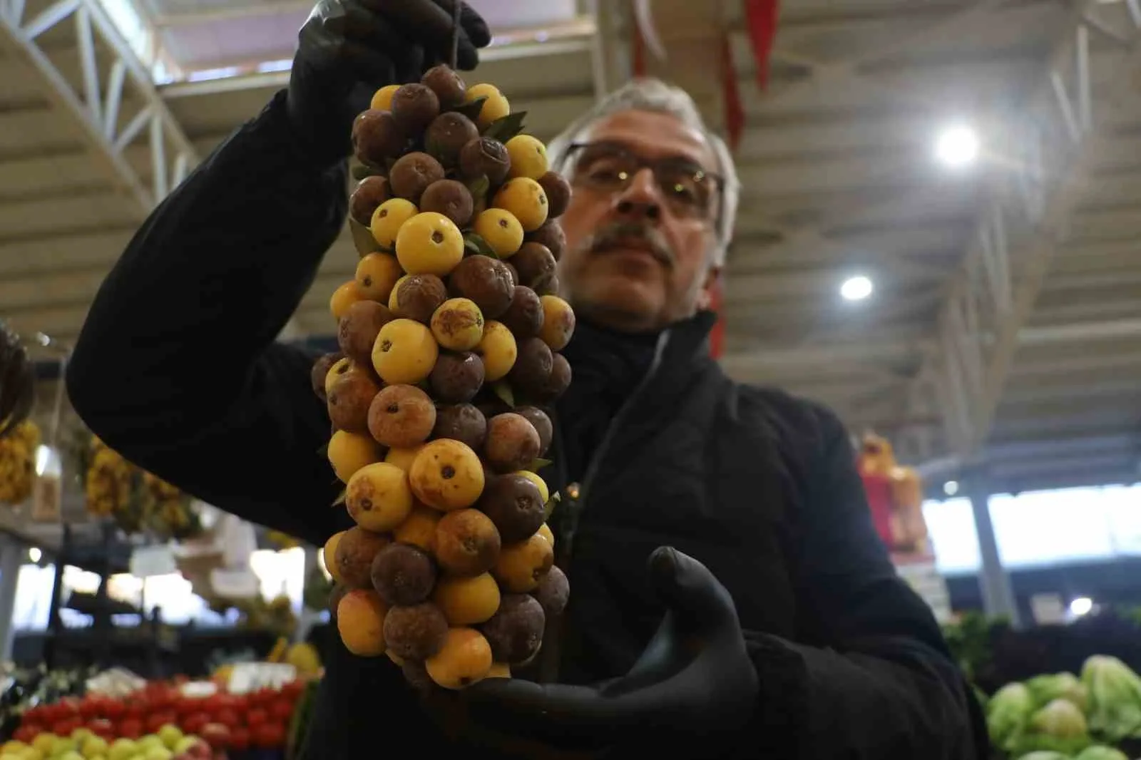 Sivas’ın yüksek rakımlı bölgelerinde kendiliğinden yetişen üvez ağaçları, iki yılda