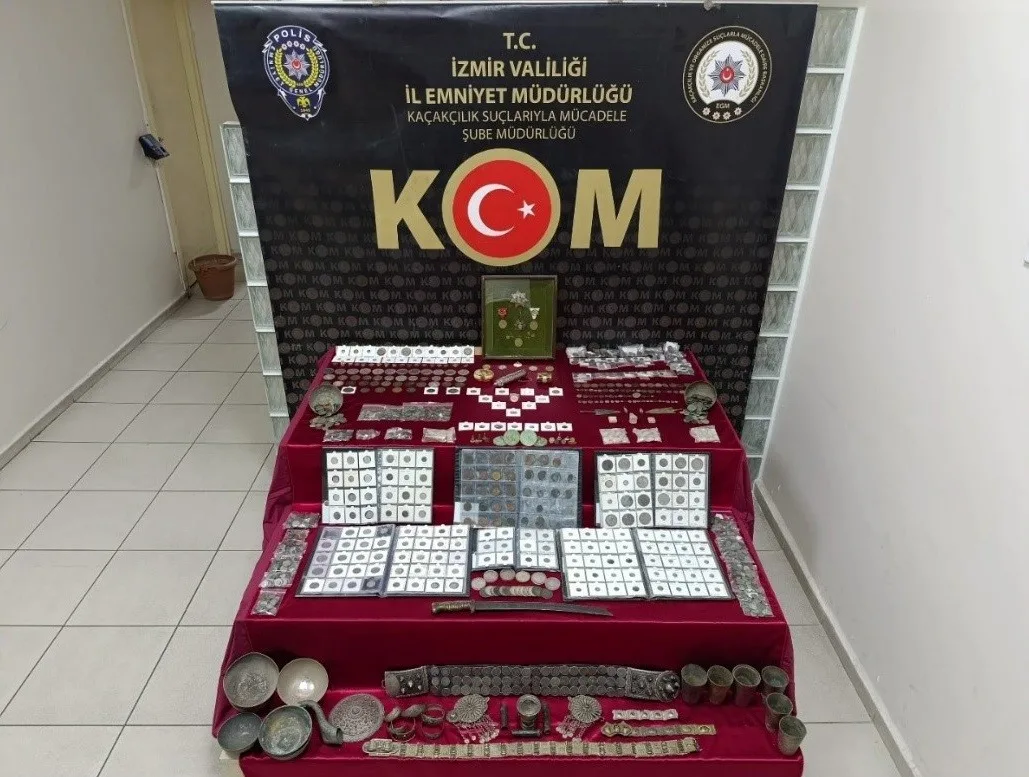 İzmir’de düzenlenen tarihi eser kaçakçılığı operasyonunda, Fatih Sultan Mehmet’ten Kanuni