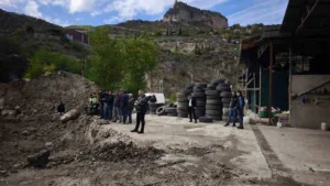 Artvin’in Ardanuç ilçesi girişinde Kültür ve Turizm Bakanlığı’ndan alınan izinle