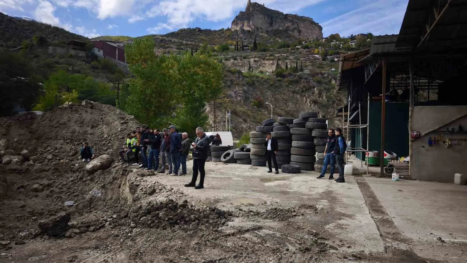 Artvin’in Ardanuç ilçesi girişinde Kültür ve Turizm Bakanlığı’ndan alınan izinle