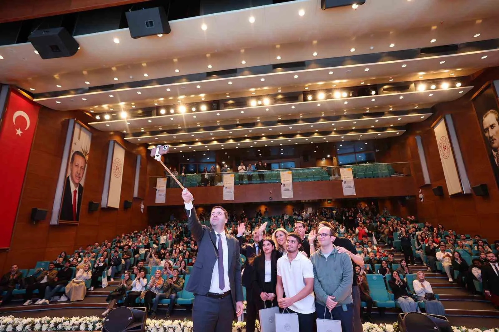 Gençlik ve Spor Bakanlığı tarafından düzenlenen “30 Altı Gençlik Zirvesi”,