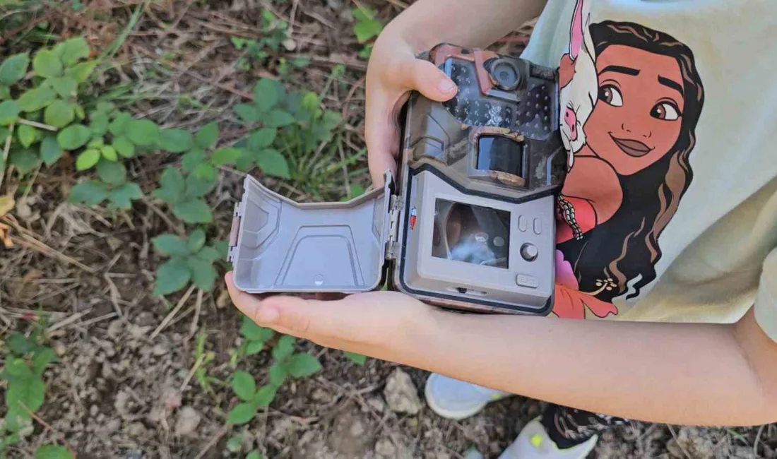 Artvin’in Borçka ilçesinde 5 yaşındaki Bensu Demir, babasına aldırdığı fotokapanla