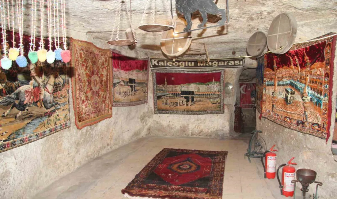Gaziantep’te tarihi Yeni Han’daki 500 yıllık Kaleoğlu Mağarası’nın duvarlarına asılan,