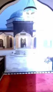 Bursa’da akşam saatlerinde etkili olan gök gürültülü sağanak yağış sırasında