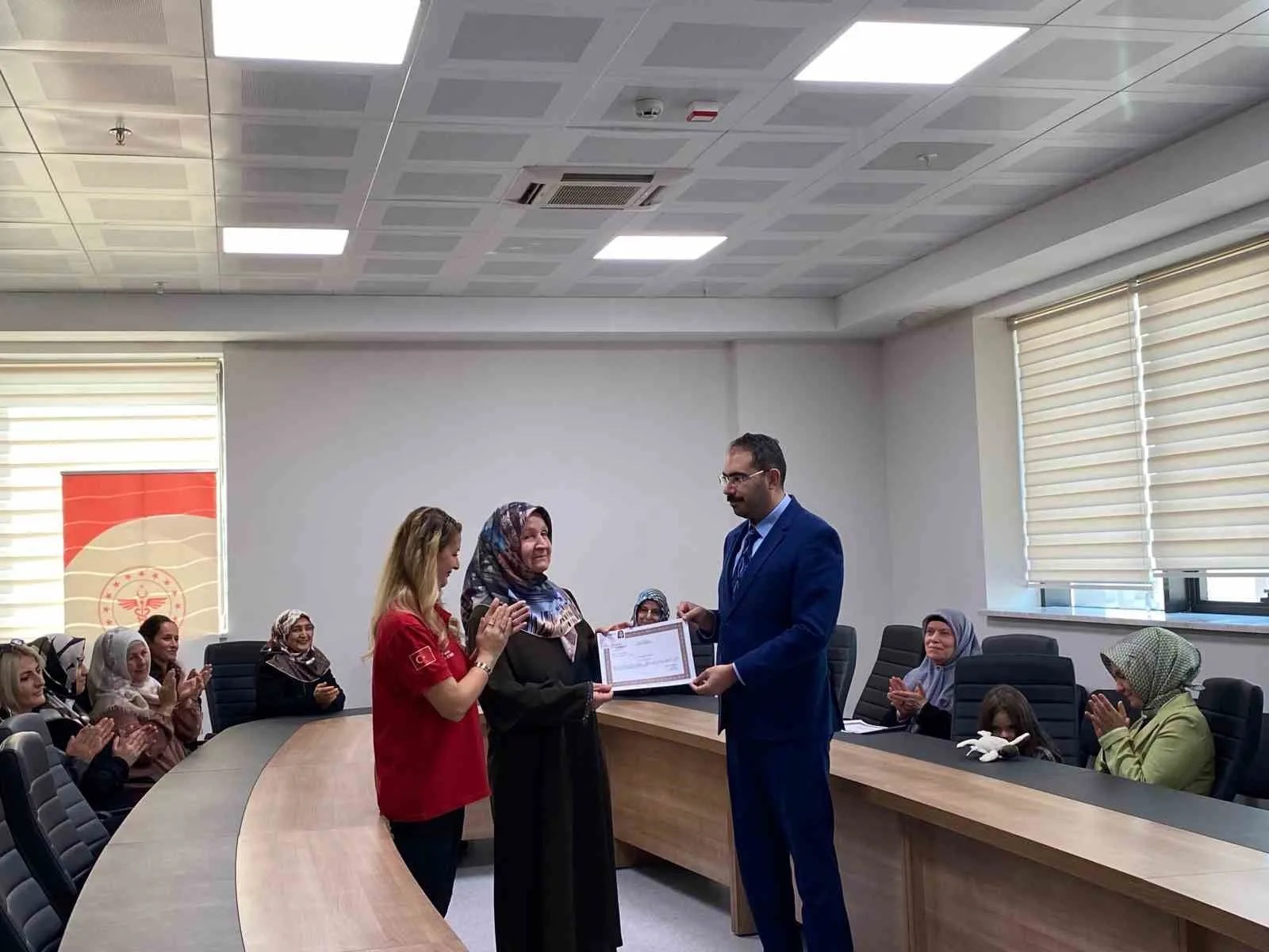 Ankara’nın Sincan ilçesinde 60 yaşındaki Nuray Köklü, gerekli eğitimleri tamamlayarak