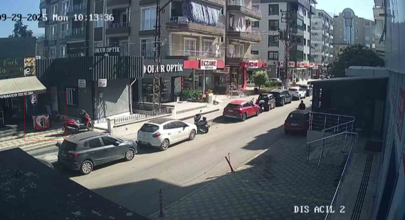 Hatay’da bir işletmenin dondurma dolabından yaklaşık 7 bin TL değerinde