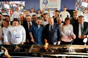 Adana’da bu sene 9’uncusu düzenlenen Uluslararası Adana Lezzet Festivali mangal