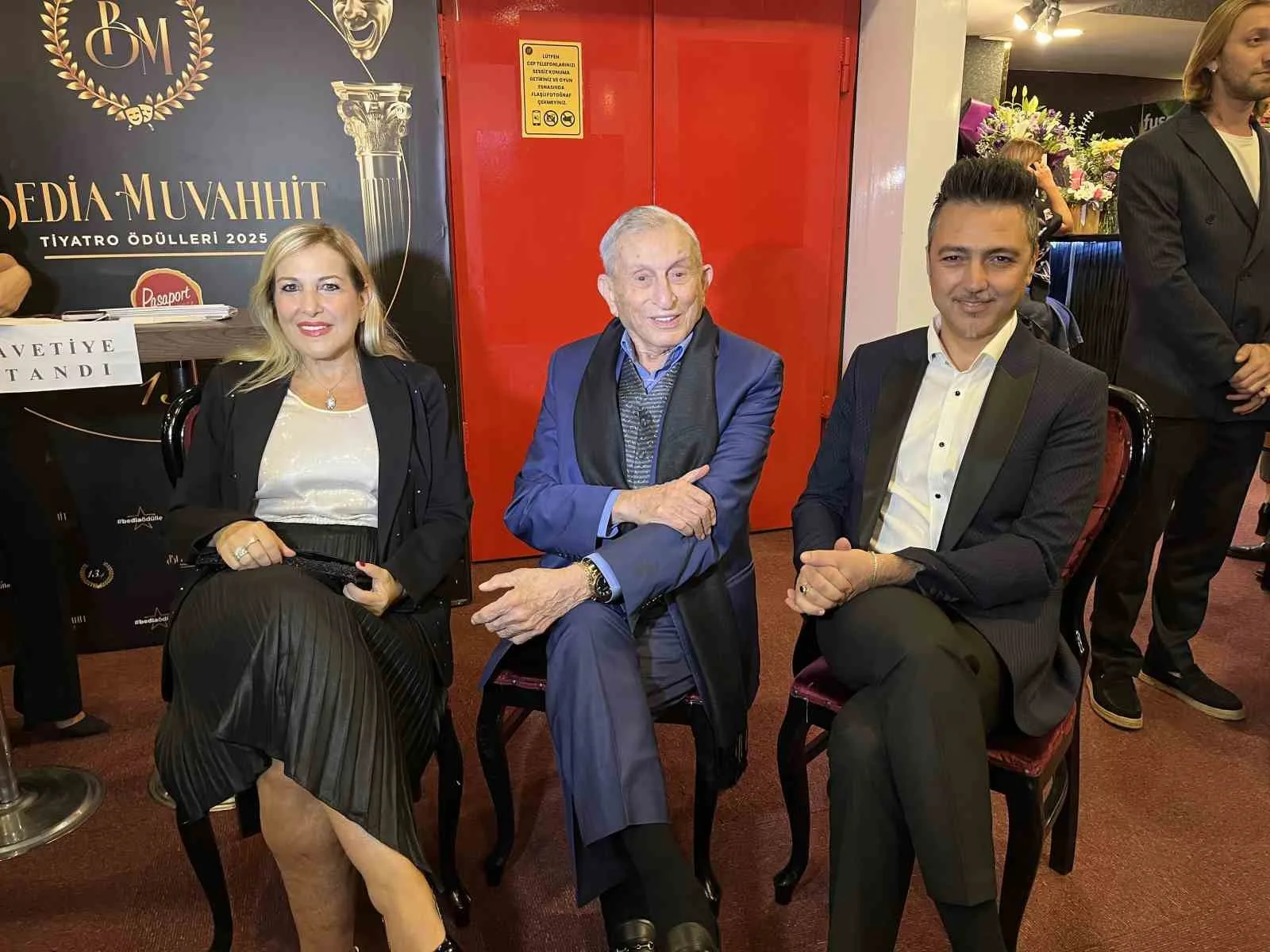 Tiyatro efsanesi Haldun Dormen, 98 yaşında yönetmen koltuğuna oturarak ’Hisseli