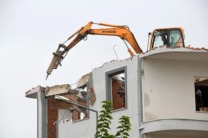 Osmangazi’de Ruhsatsız Katlara Anında Müdahale