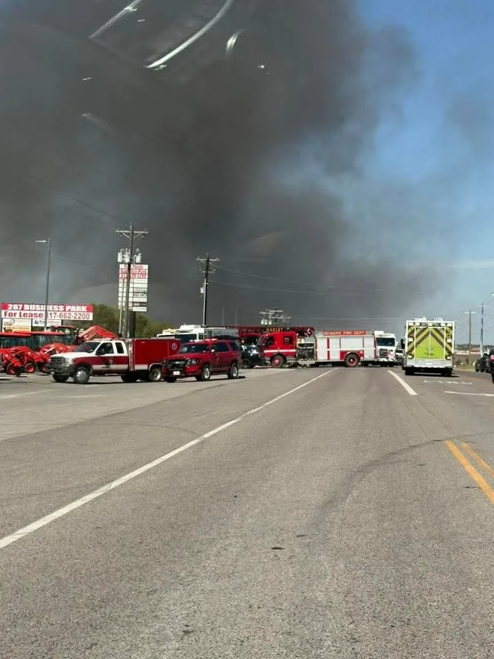 ABD’nin Teksas eyaletinde küçük bir uçağın tır ve karavanların bulunduğu
