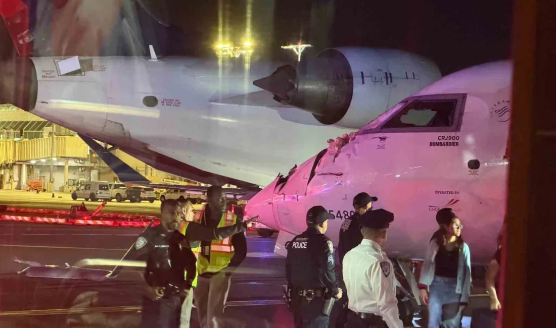 ABD’de bulunan LaGuardia Havalimanı’nda Delta Air Lines’a ait iki yolcu