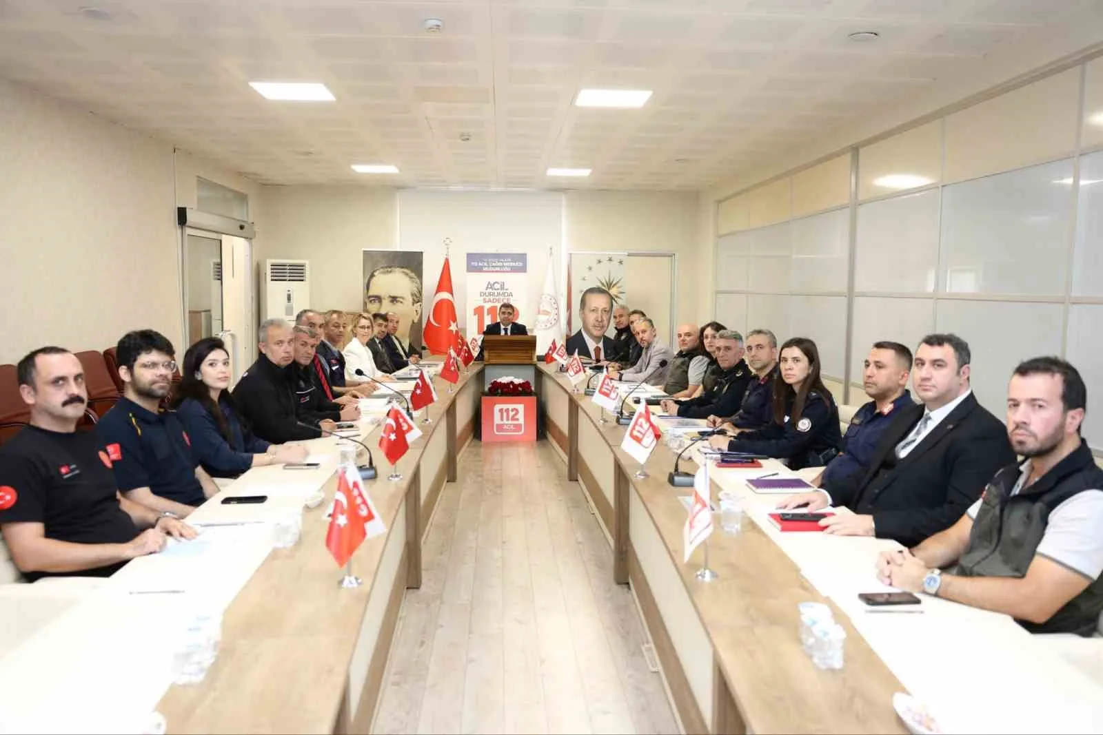 DÜZCE (İHA) – 112 Acil Çağrı Merkezi Müdürlüğü Toplantı Salonu’nda
