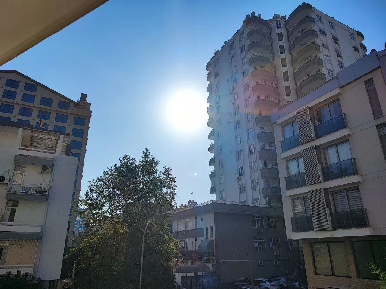 Sonbahar mevsiminin ortasında olmamıza rağmen Adana’da hava sıcaklığı 30 derece