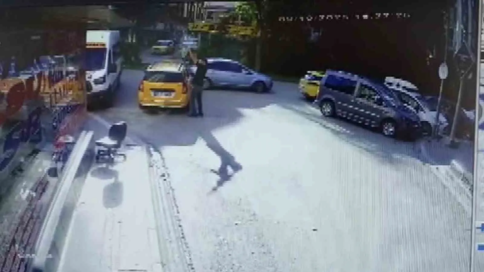 Adana’da bir kişi, kafede kadın çalışanı rahatsız ettiği iddiasıyla kendisini