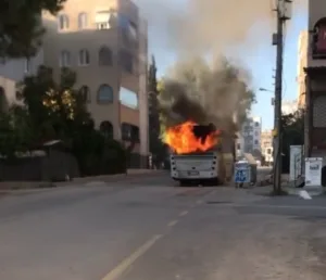 Adana’da park halindeki özel halk otobüsünde yangın çıktı. Kısa sürede