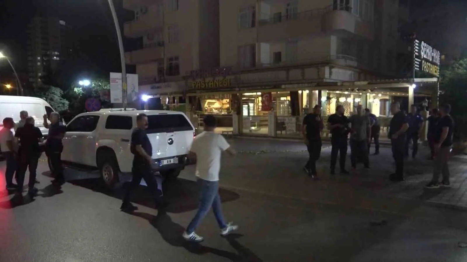 Adana’da bir pastaneye pimi çekilmemiş el bombası atılması büyük paniğe