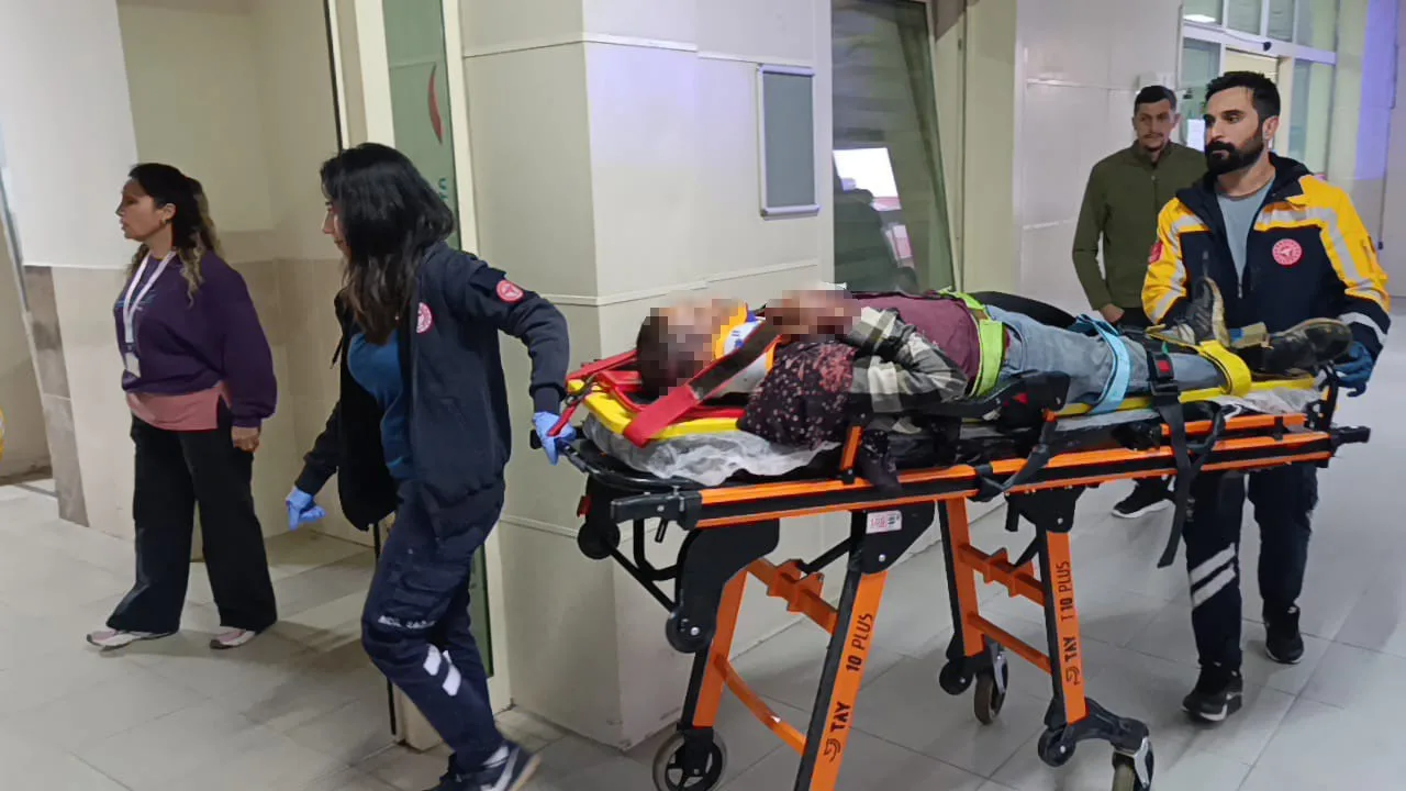 Adana’nın Kozan ilçesinde, tarım işçilerini taşıyan minibüsün devrilmesi sonucu meydana