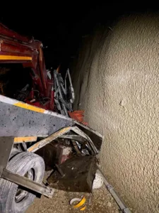 Adana’nın Kozan ilçesinde meydana gelen vinç kazasında 2 kişi yaralandı.