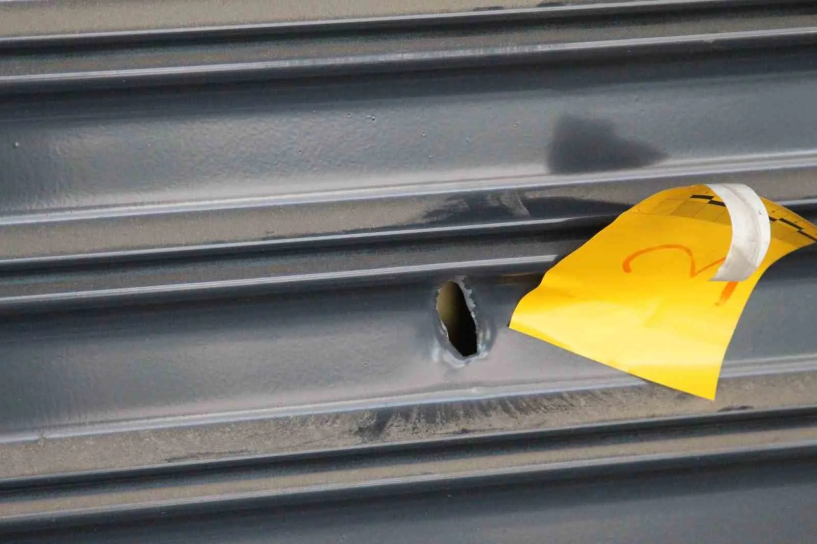 Adana’da bir tatlıcının iş yerini 2 defa kurşunlayan şüphelilerle ilgili