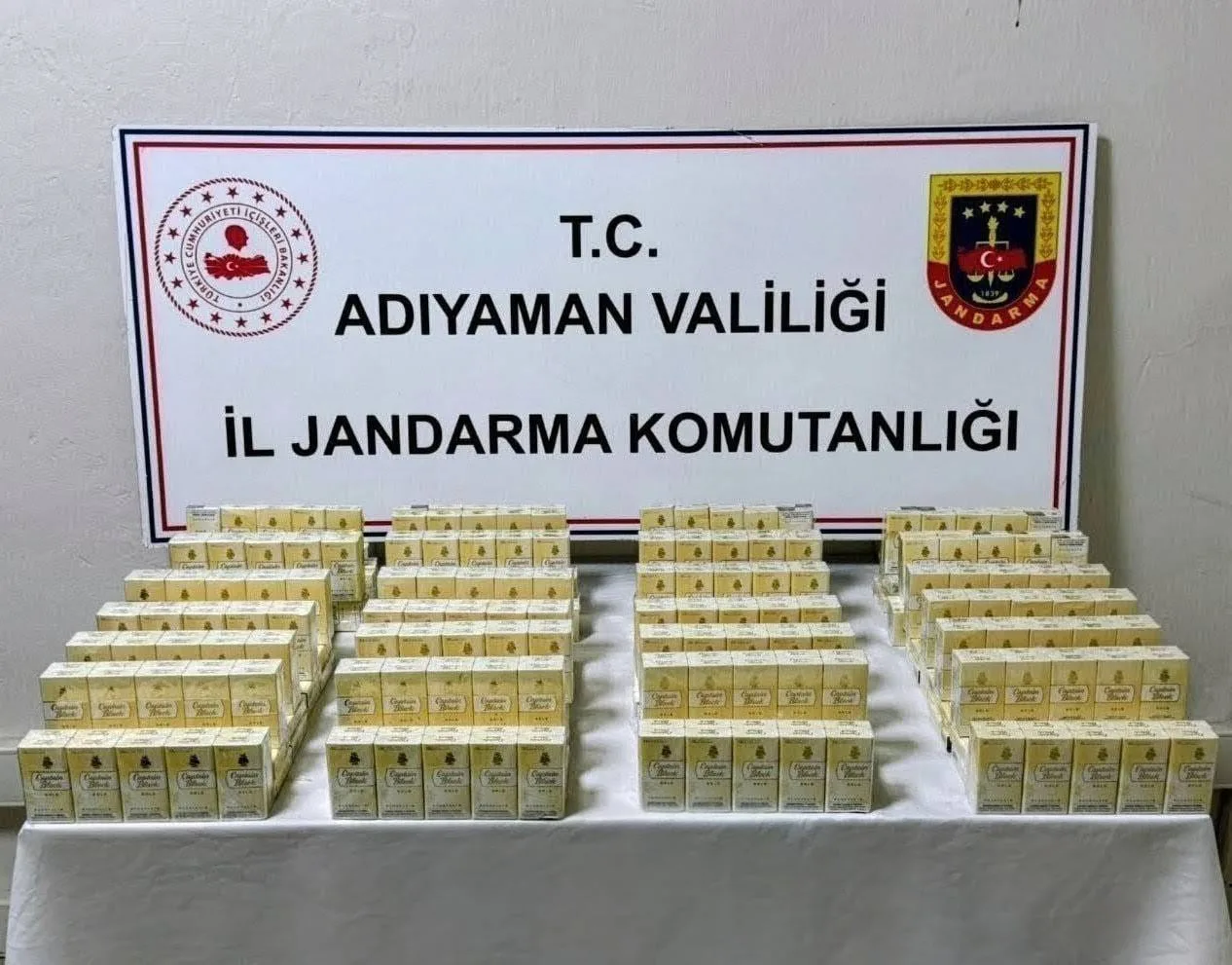 Adıyaman’da jandarma ekiplerince yapılan kaçakçılık operasyonunda 530 paket kaçak sigara