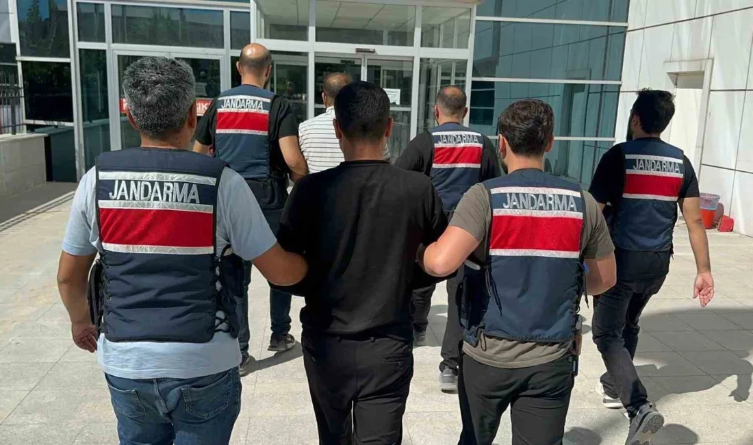 Adıyaman’da, terör örgütü DAEŞ’e yönelik yürütülen operasyon kapsamında gözaltına alınan