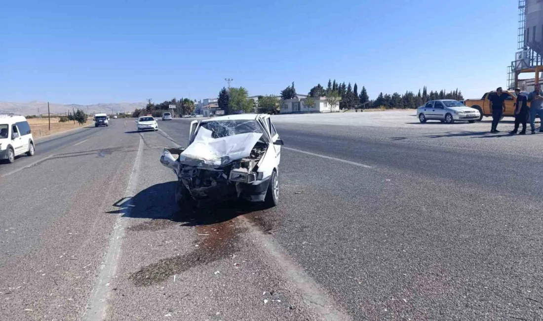 Adıyaman’ın Kahta ilçesinde iki otomobilin çarpışması sonucu 4 kişi yaralandı.