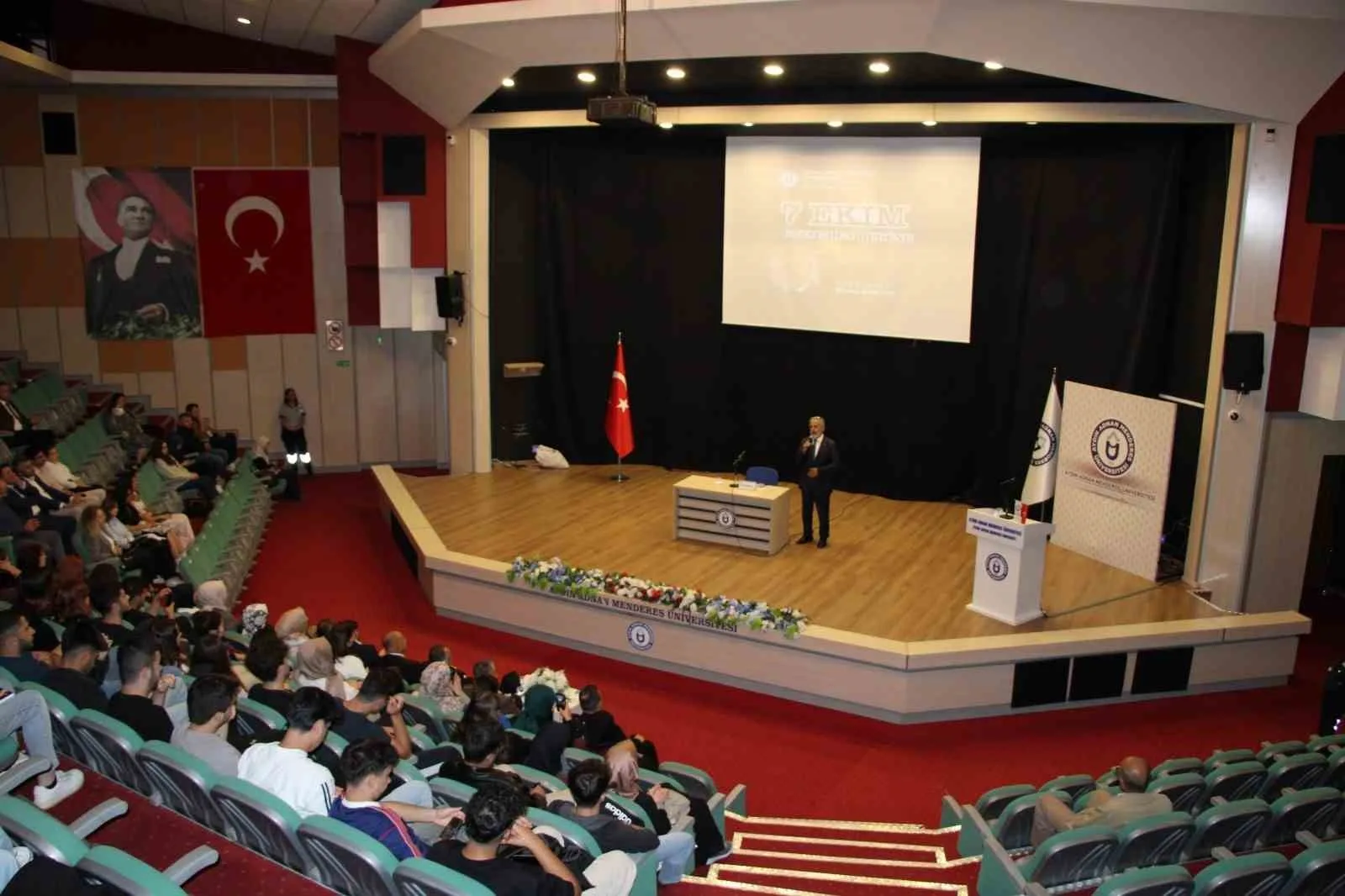 Adnan Menderes Üniversitesi Genç Düşünce Topluluğu tarafından düzenlenen, Gazeteci-Yazar Ekrem