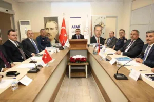DÜZCE (İHA) – Düzce İl AFAD Müdürlüğü Toplantı Salonu’nda Afet