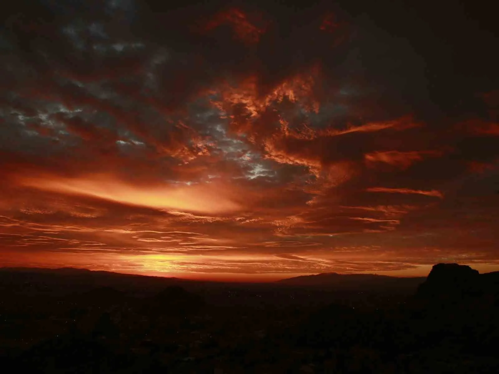 Afyonkarahisar’da çekilen ve sosyal medyada büyük ilgi gören gün doğumu