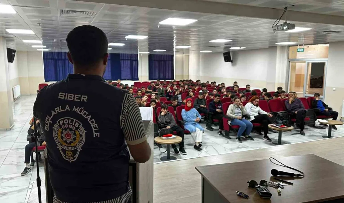 Afyonkarahisar’da polis ekipleri tarafından SİBERAY programı çerçevesinde 515 öğrenciye güvenli