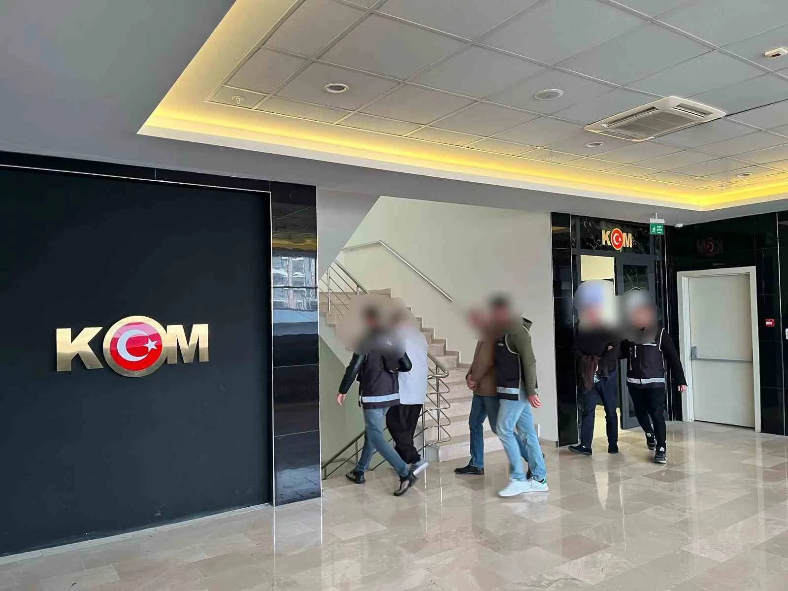 Afyonkarahisar’da tefecilik yaptıkları iddia edilen şahıslara yönelik gerçekleştirilen operasyonda 3