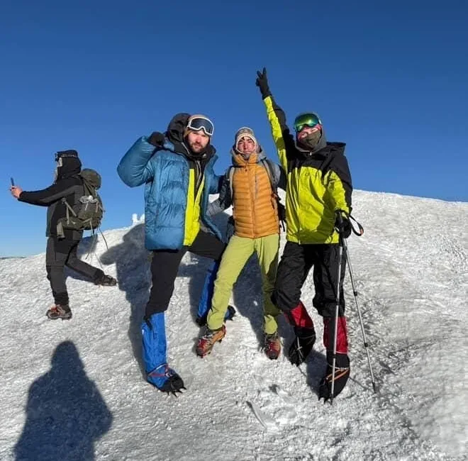 Bir grup dağcı, yılın her döneminde ilgi gören Ağrı Dağı’nın