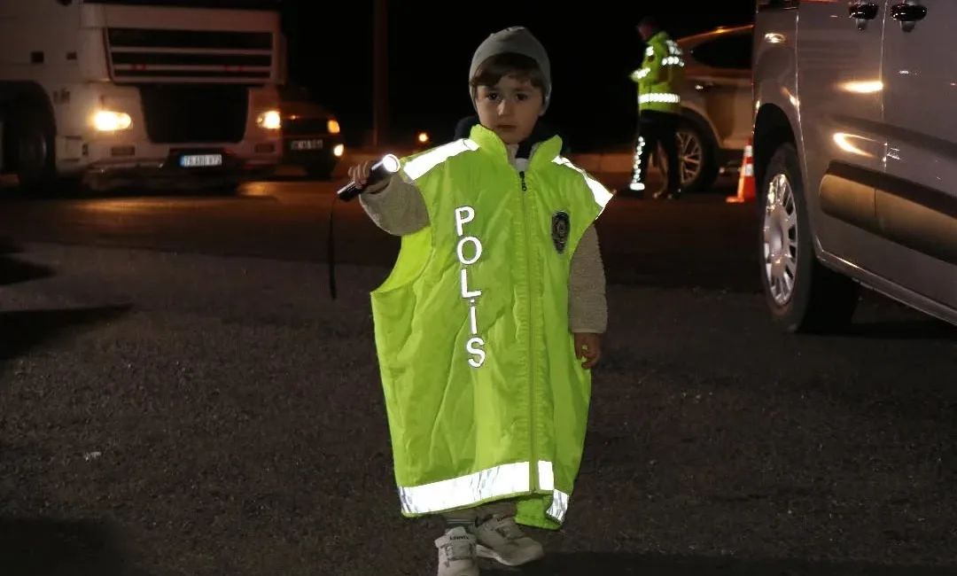 Ağrı giriş noktasında polis ekipleri tarafından gerçekleştirilen trafik kontrolü sırasında,
