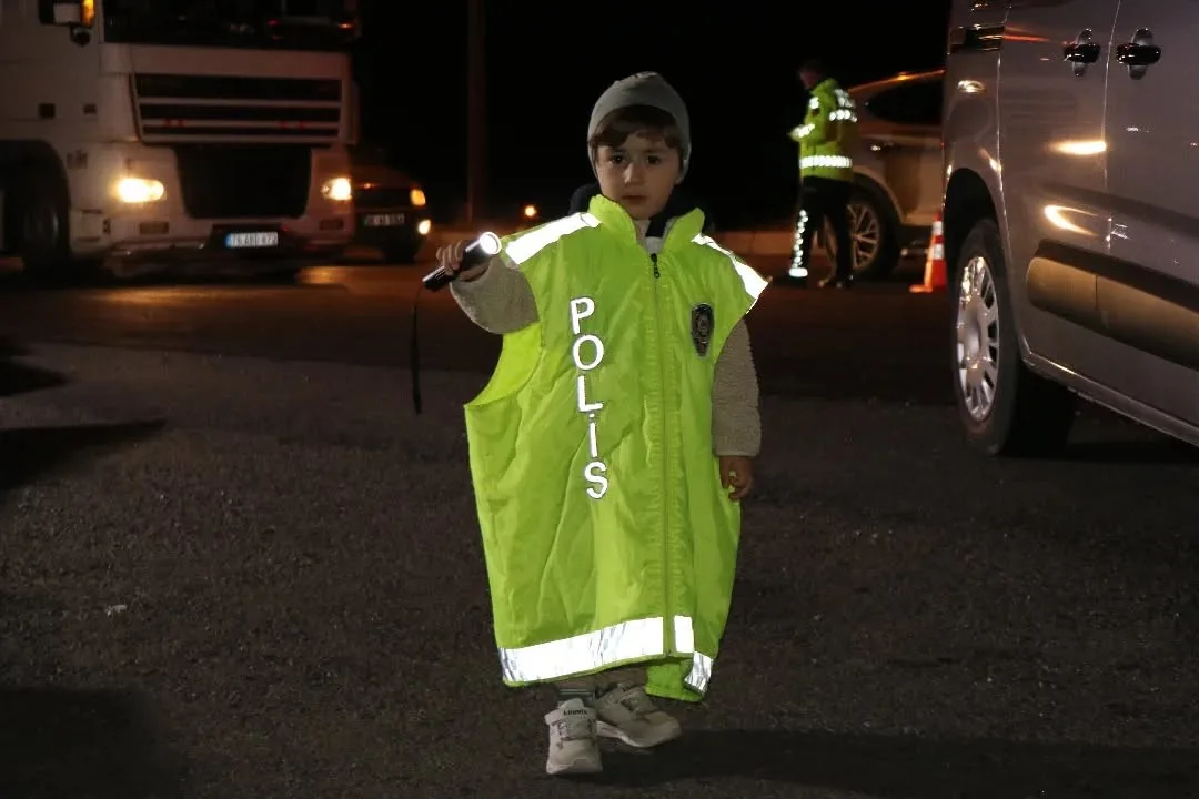 Ağrı giriş noktasında polis ekipleri tarafından gerçekleştirilen trafik kontrolü sırasında,