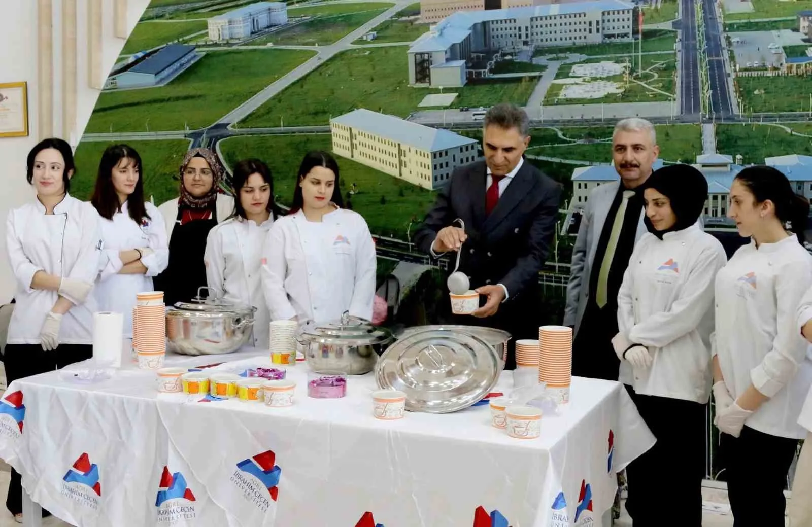 Ağrı’da üniversiteye yeni başlayan öğrenciler, şehrin yöresel lezzeti “Gırar” çorbasını