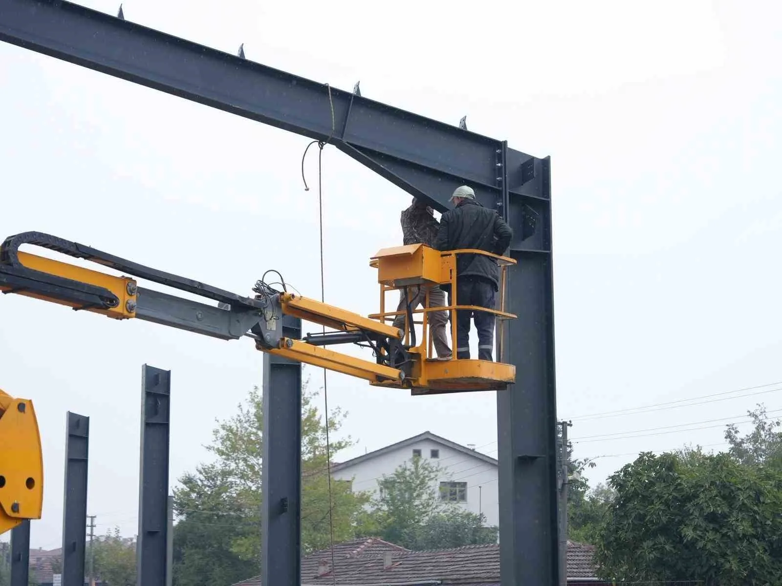 Düzce Belediyesi tarafından yürütülen Tuhafiyeciler Kapalı Pazar alanında sona yaklaşıldı.