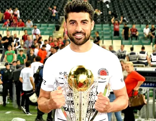 Çeşme Belediyespor altyapısından yetiştikten sonra Manisaspor, İzmirspor, İstanbulspor ve Pendikspor