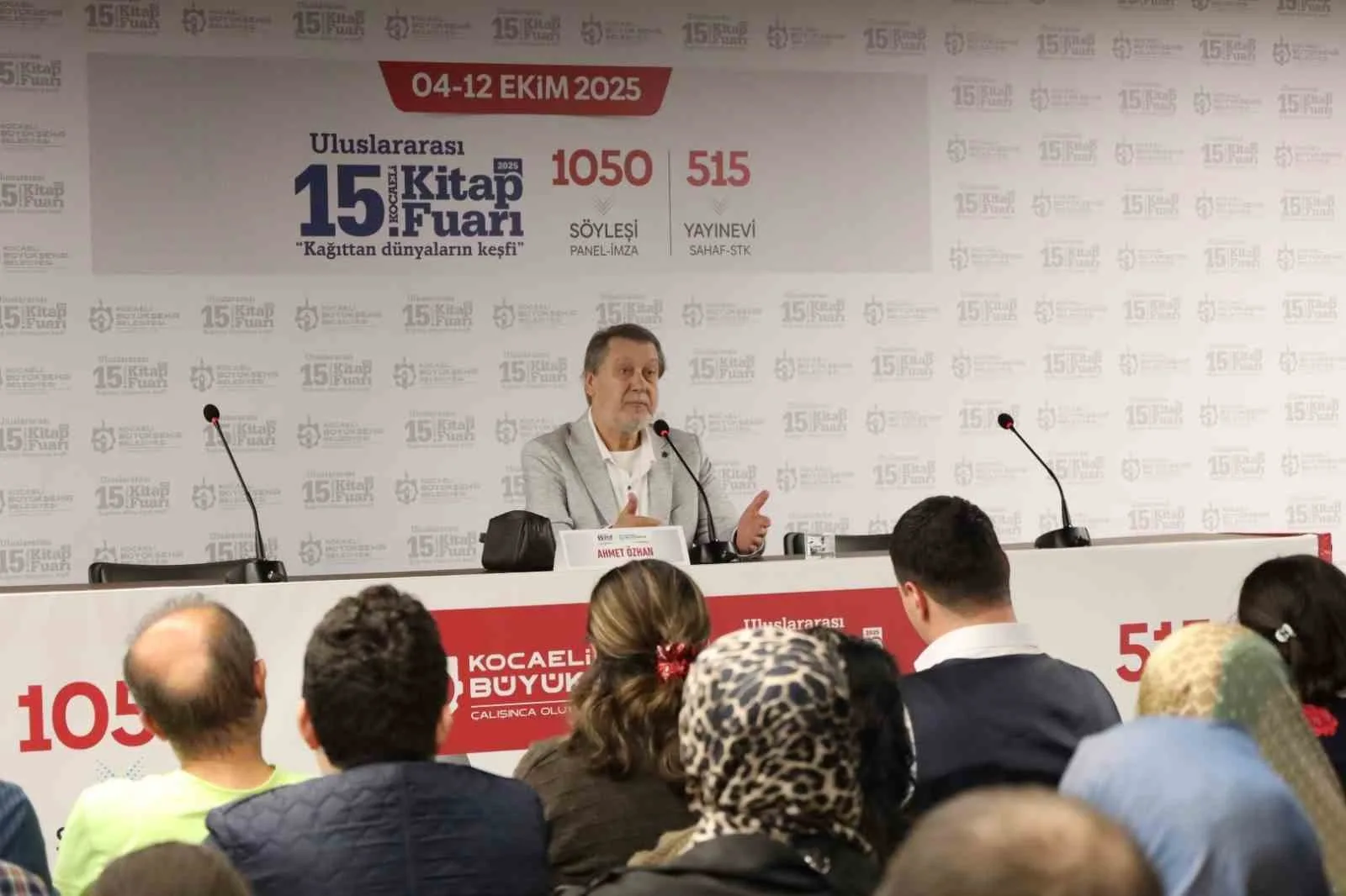 Kocaeli Kitap Fuarı’nda söyleşi gerçekleştiren sanatçı Ahmet Özhan, Gazze’de sağlanan