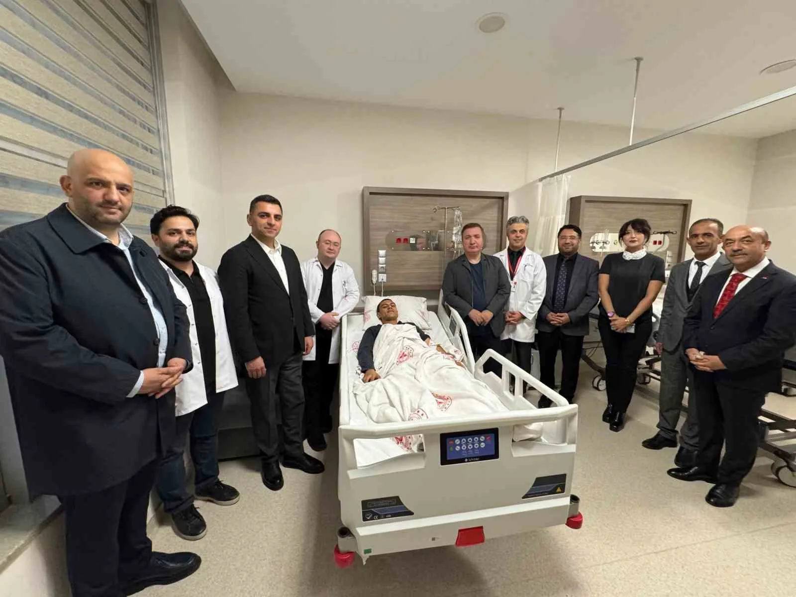 Erzincan Valisi Hamza Aydoğdu, apandisit rahatsızlığı nedeniyle Erzincan Binali Yıldırım