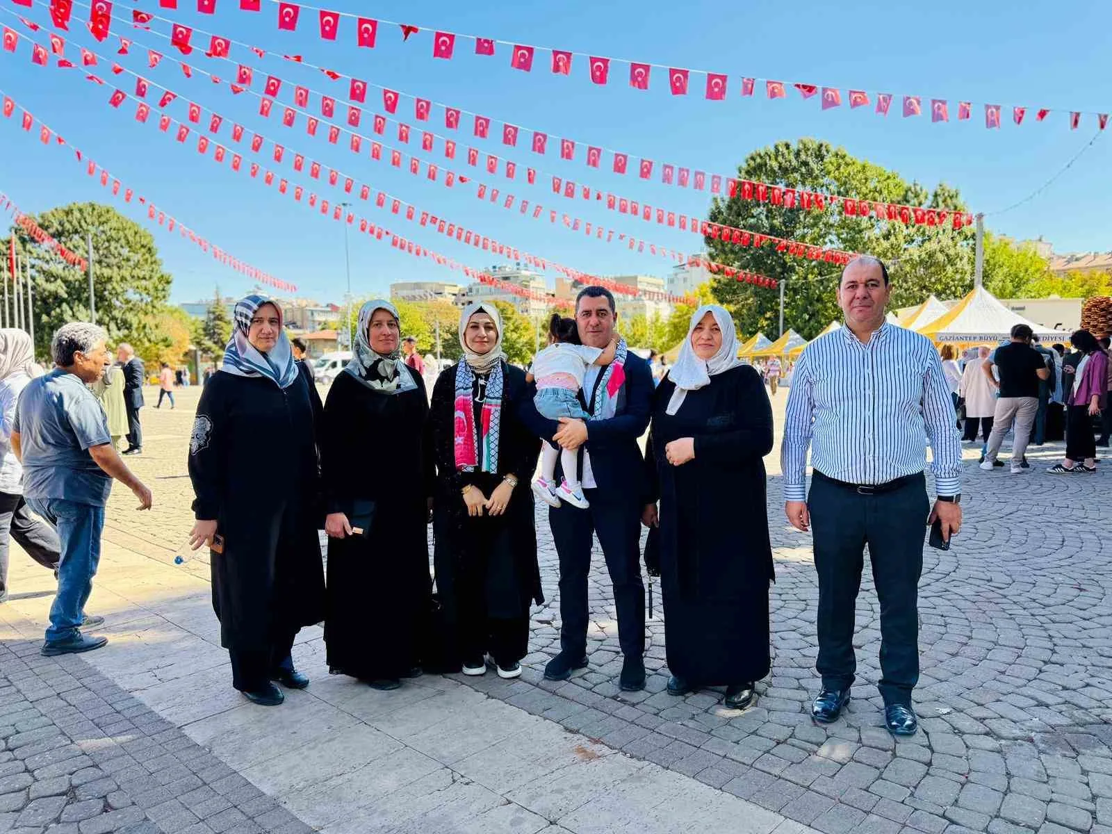 AK Parti Gaziantep Milletvekili Bünyamin Bozgeyik, ailesi ile birlikte etkinliğe